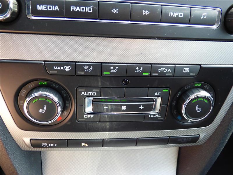 Škoda Octavia 1,6 TDI DSG, Xenon, Digi Klima - fotka 31 z 49