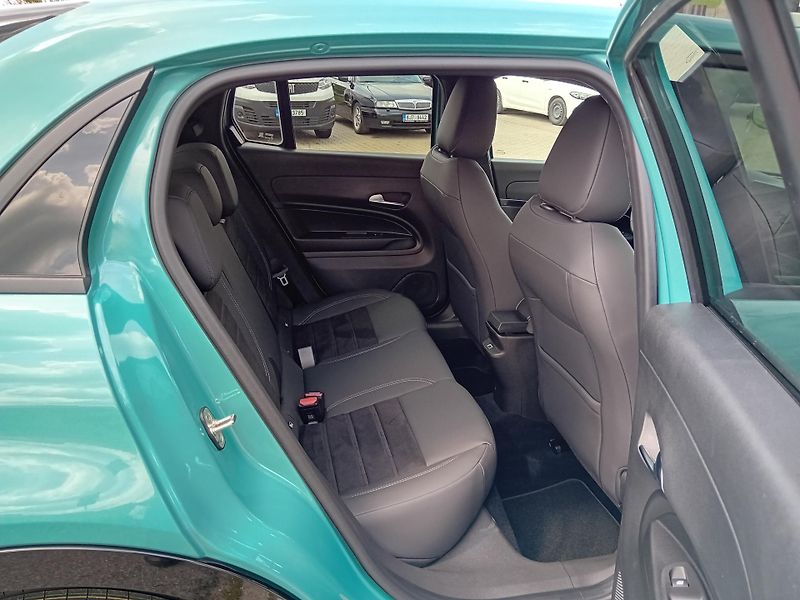 Fiat 600 (2026) 1,2T HYBRID 145k SPORT /IHNED/ - fotka 17 z 20