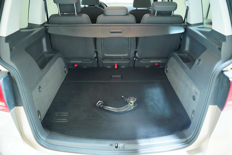 Volkswagen Touran - fotka 24 z 24