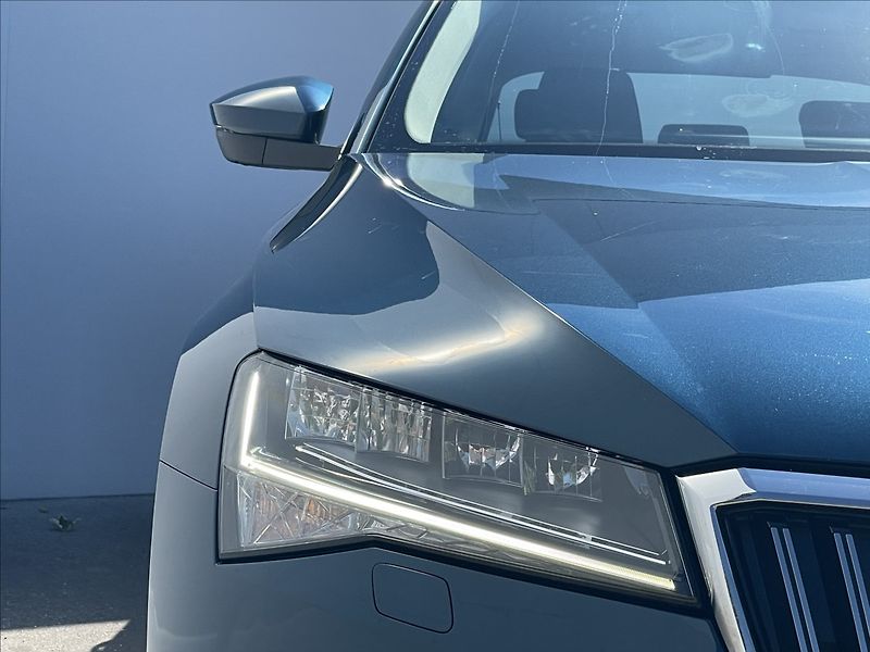 Škoda Superb 2,0 TDI Style NAVI+Kamera 360° - fotka 20 z 23