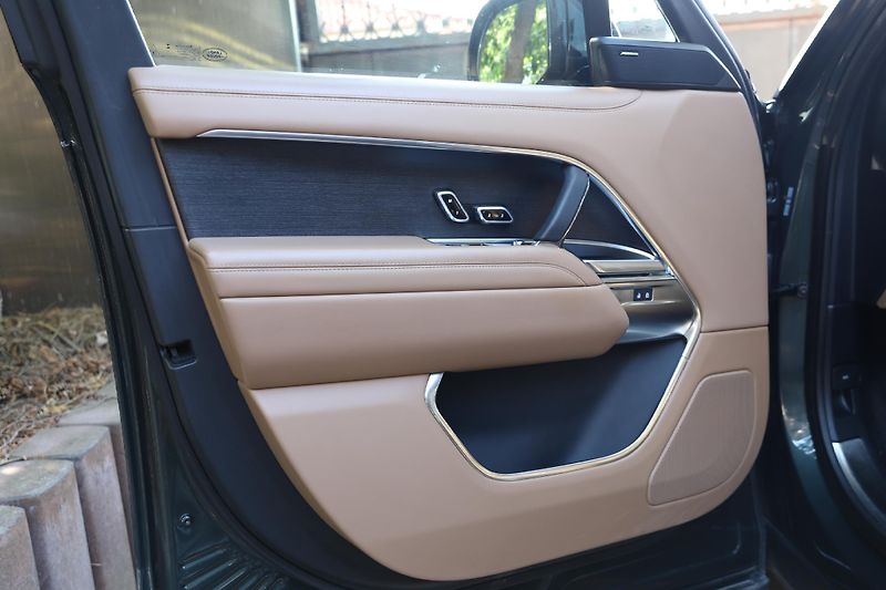 Land Rover Range Rover (2023) 3.0D mHEV D250 HSE AWD AT - fotka 13 z 42