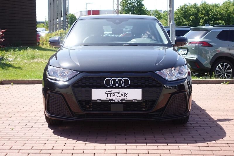 Audi A1 1,0TFSi 70kW S-line - fotka 2 z 25
