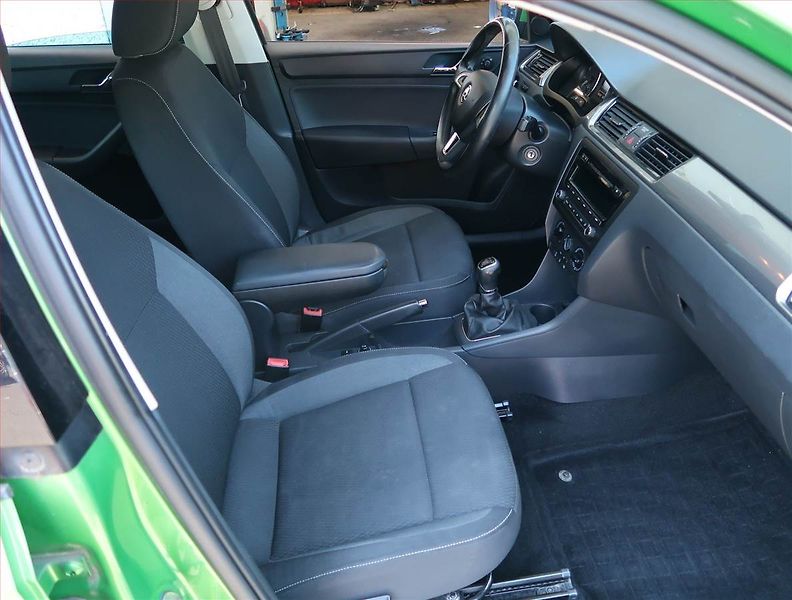 Škoda Rapid (2015) Ambition 1.2 TSI, Serv.kniha - fotka 9 z 16