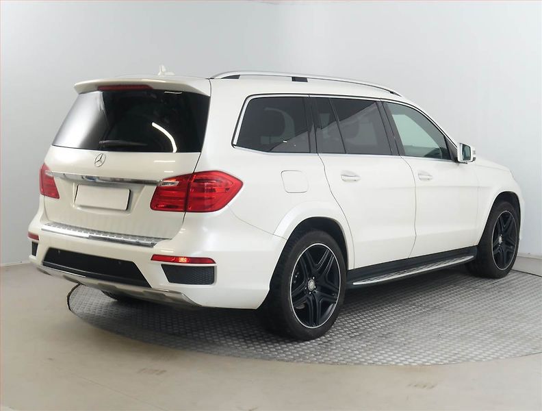 Mercedes-Benz GL (2015) 350 CDI - fotka 5 z 24