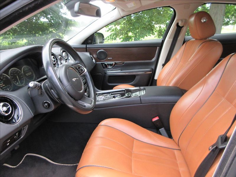 Jaguar XJ 3,0 V6, 4x4, Panorama, Nové ČR - fotka 11 z 37