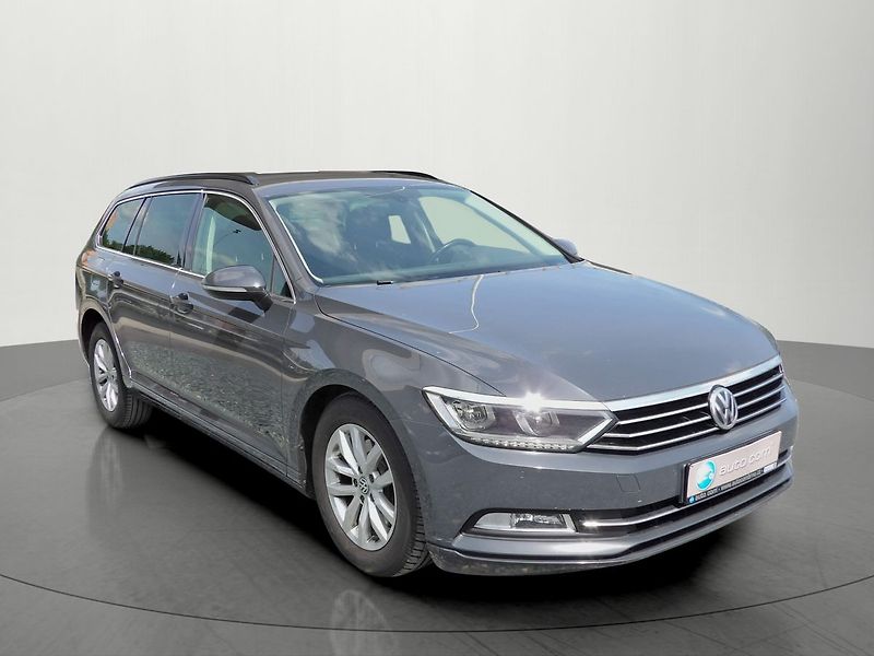 Volkswagen Passat 2.0TDI Comfort Adaptiv Navi - fotka 6 z 33