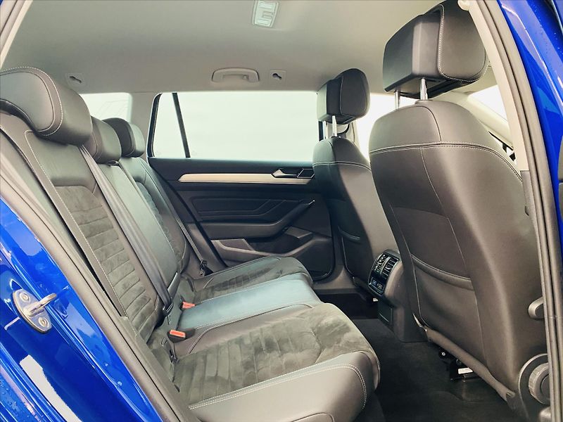 Volkswagen Passat 2,0 TDI DSG 4MOT 140 kW R-line - fotka 7 z 28