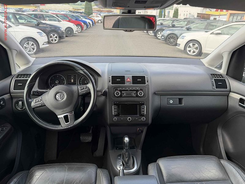 Volkswagen Touran (2010) 2.0 TDi, Highline, DSG, bixen - fotka 8 z 17