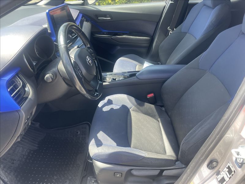Toyota C-HR 1,8 i 73kw Hybrid e-CVT - fotka 8 z 34