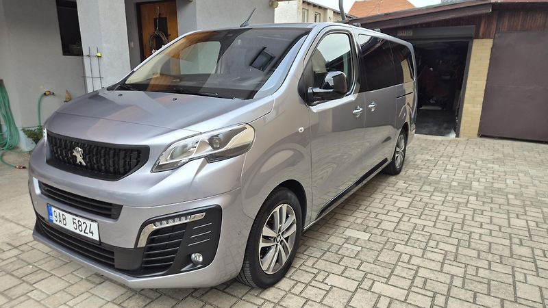 Peugeot Traveller (2021) 2.0 BlueHDi ALLURE L3 - fotka 2 z 25