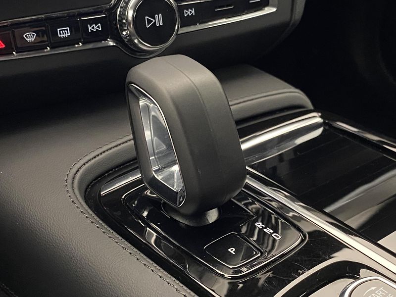 Volvo V90 T6 AWD PLUG-IN DARK PLUS AUT - fotka 28 z 59