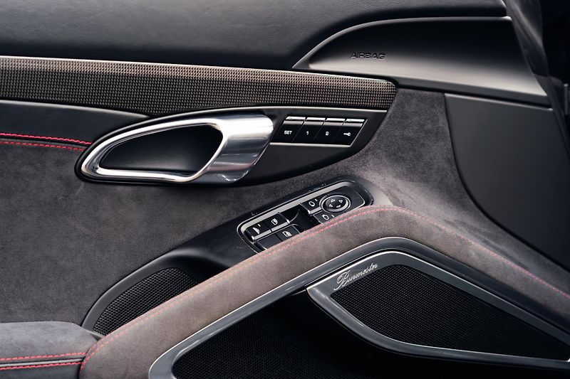 Porsche 911 Carrera 4 GTS Lift 331kWCabrio - fotka 38 z 52