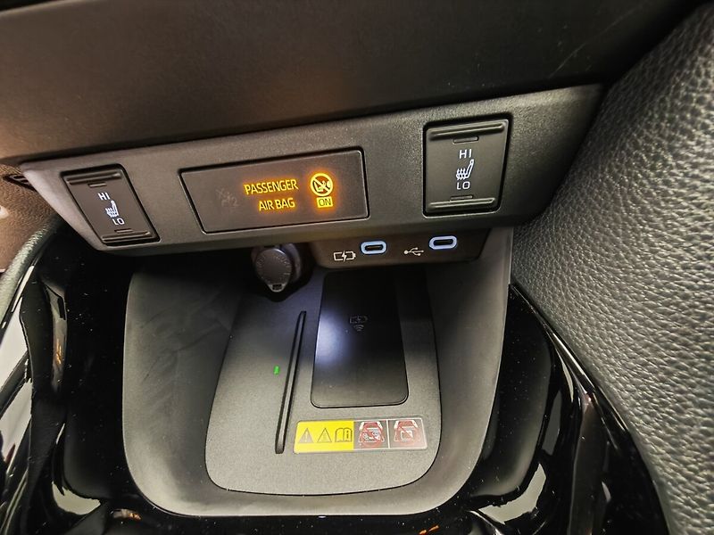 Toyota Yaris 1.5 TNGA HEV Executive VIP - fotka 28 z 33