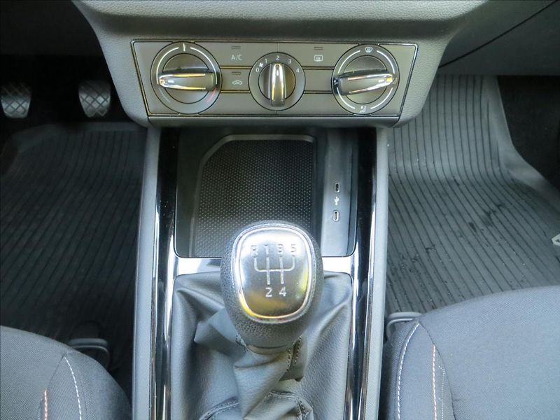 Škoda Scala 1,0 TSI 70kW Ambition ČR - fotka 14 z 21