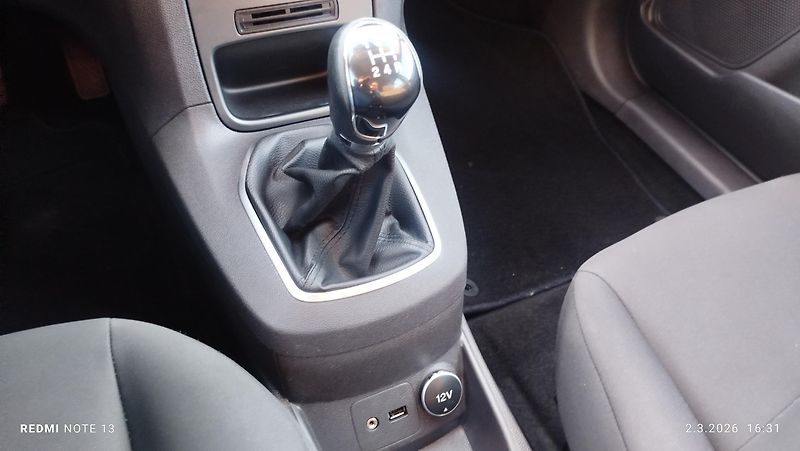Ford Fiesta (2013) 1.25 16v  60 kw top stav - fotka 11 z 28