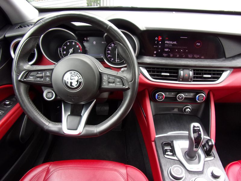 Alfa Romeo Stelvio (2020) 2.0TURBO 206kW PANORAMA VÝBAVA - fotka 16 z 27