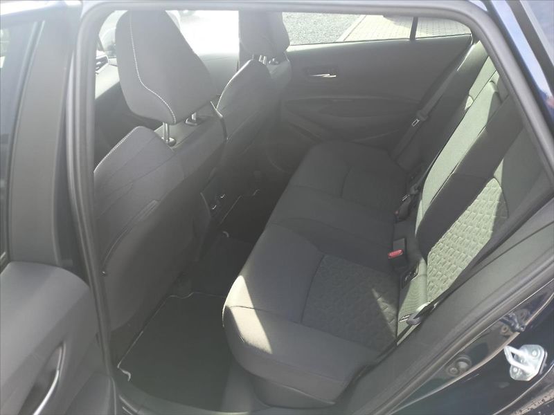 Toyota Corolla 2,0 2.0 Hybrid e-CVT  Comfort - fotka 5 z 16