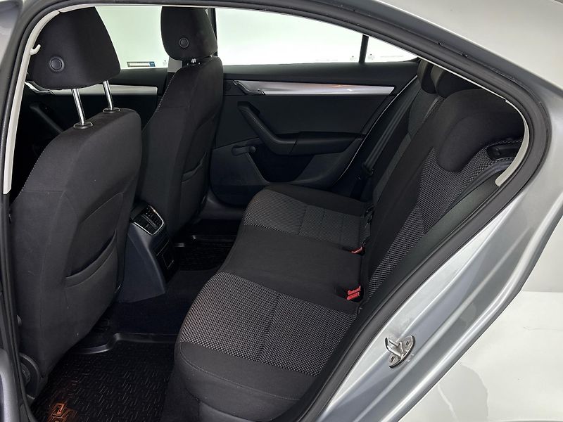 Škoda Octavia DSG,Ambition - fotka 8 z 27