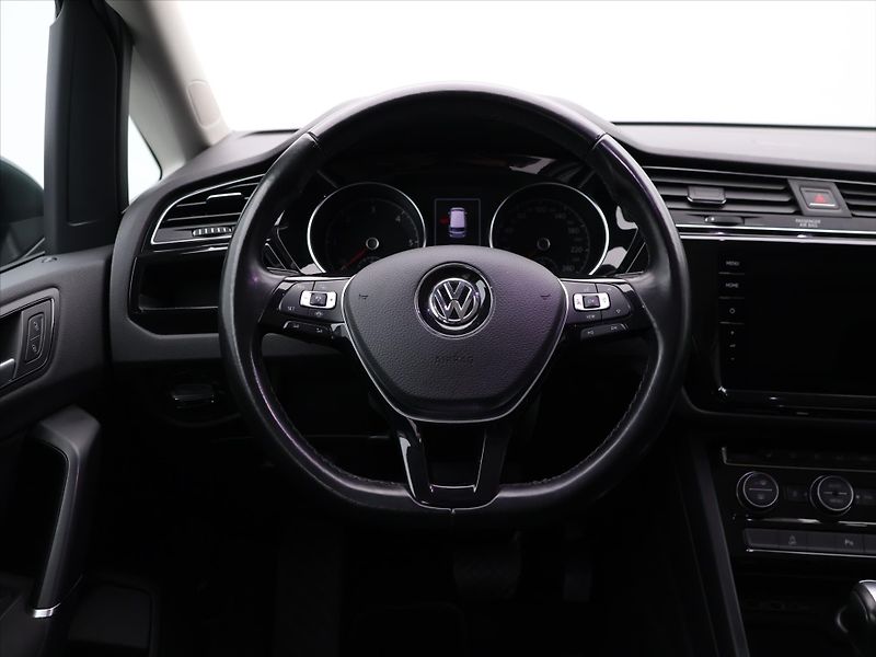 Volkswagen Touran 2,0 TDI DSG Parorama Navi - fotka 14 z 28
