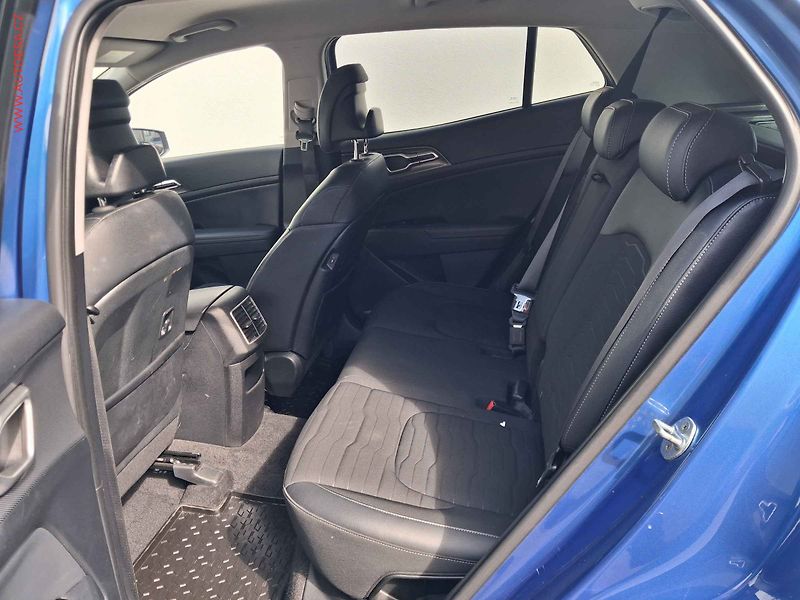 Kia Sportage (2023) 1.6 T-GDi, ČR, TOP, LED - fotka 10 z 23