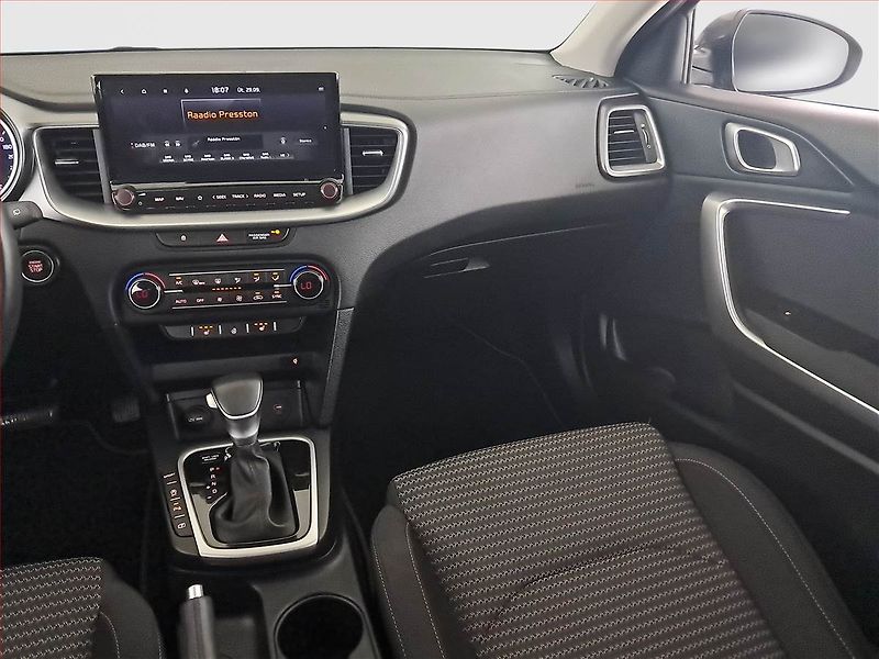 Kia Ceed (2025) 1.5 T-GDI - fotka 8 z 19