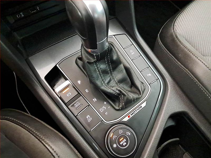 Volkswagen Tiguan (2016) R-Line 2.0 TDI, 4X4, Automat - fotka 18 z 24