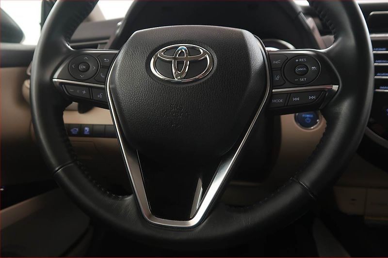 Toyota Camry (2021) 2.5 Hybrid - fotka 18 z 19
