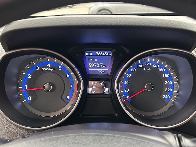 Hyundai i30 1.6  Trikolor - fotka 7 z 23