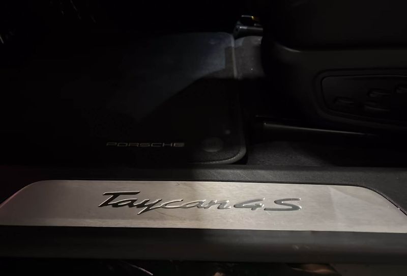 Porsche Taycan 4S Sport Turismo HuD 360 BOSE - fotka 13 z 16