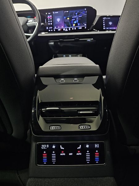 Audi A6 3.0TFSI q S-Line B&O HuD 360 - fotka 12 z 22