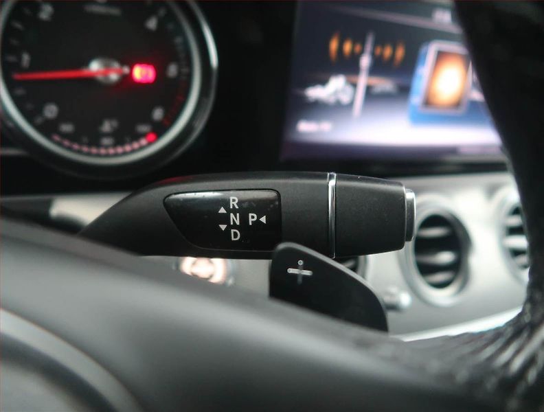 Mercedes-Benz Třídy E (2017) E 220 d, Automat, Kůže, Navi - fotka 13 z 16