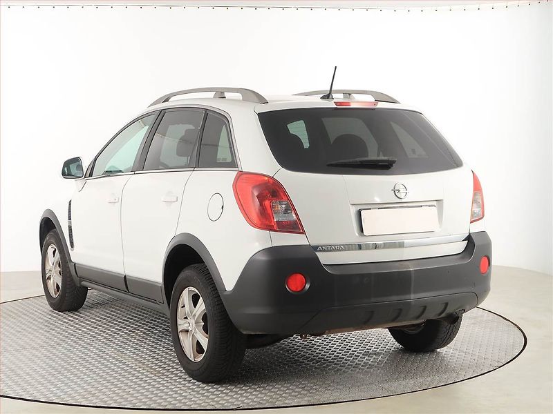 Opel Antara (2012) 2.4, Tempomat, Park. senzory - fotka 4 z 18