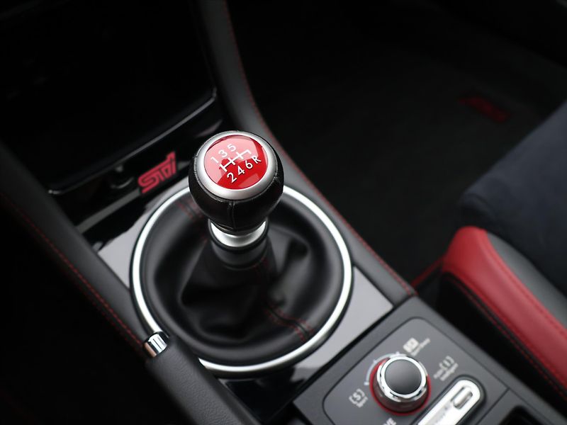 Subaru WRX 2,5 STI  221kW SPORT CZ DPH - fotka 29 z 39