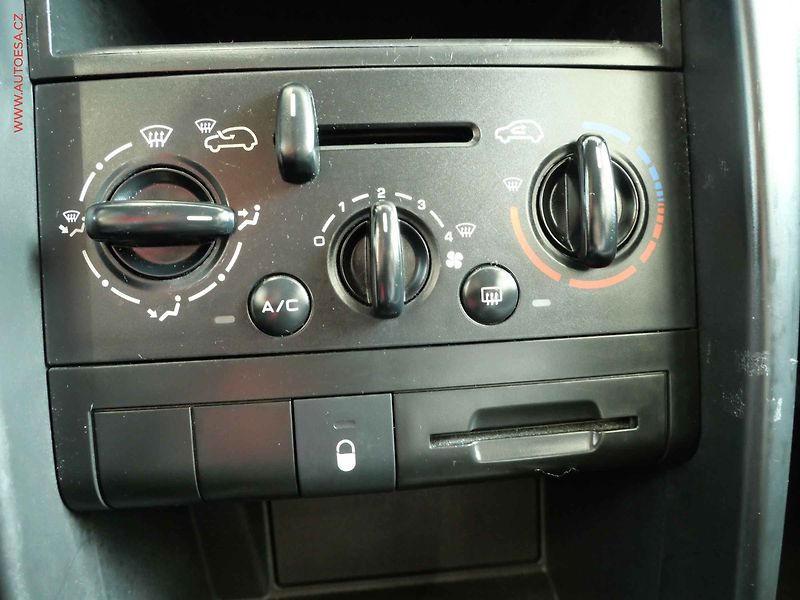Peugeot 207 (2008) 1.4i, 2.maj, AC - fotka 16 z 17