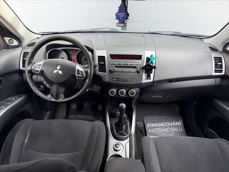 Mitsubishi Outlander 2,4 MIVEC 125kW-LPG-4x4-SERVIS - fotka 16 z 33