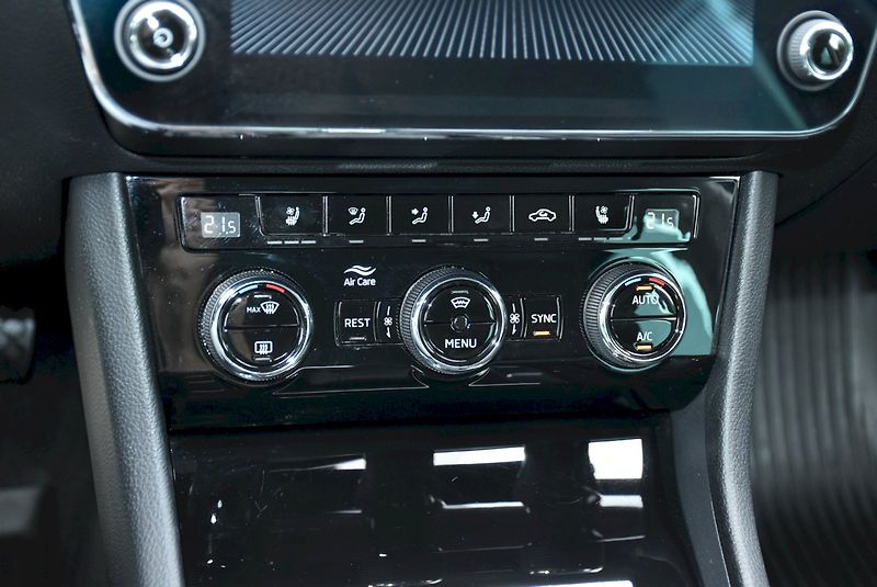 Škoda Superb (2023) L&K 2.0 TDI 110kW DSG - fotka 22 z 35
