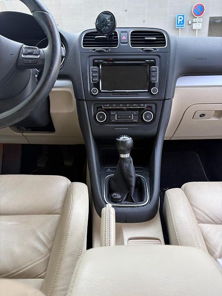Volkswagen Golf (2011) - fotka 22 z 36