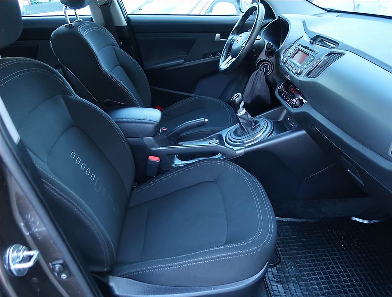 Kia Sportage (2011) 1.6 GDI, Serv.kniha, Tempomat - fotka 9 z 17