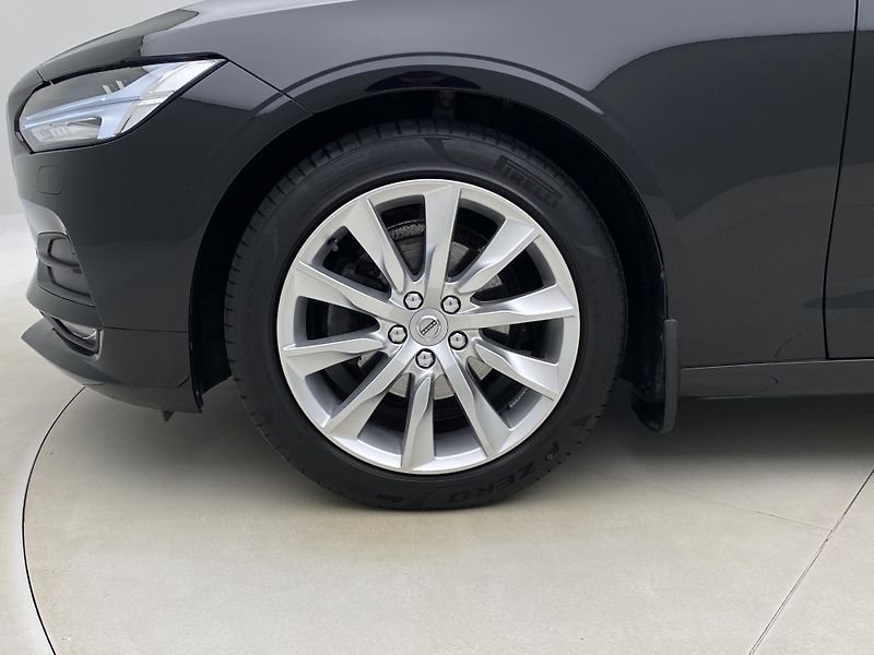 Volvo S90 D4 MOMENTUM AUT  - fotka 36 z 43