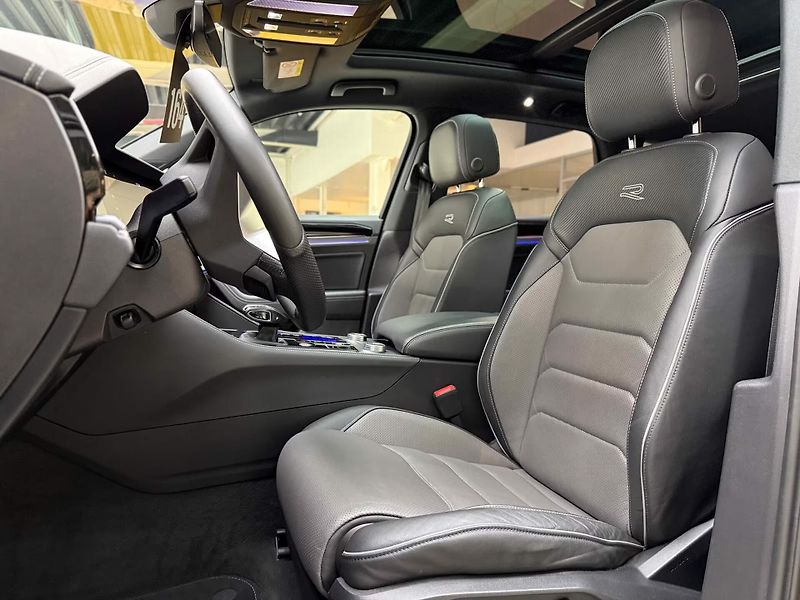 Volkswagen Touareg TDI 210 kW R-Line Pano Taž Ven - fotka 8 z 19