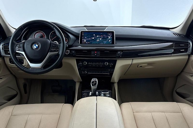 BMW X5 xDrive30d - fotka 16 z 26