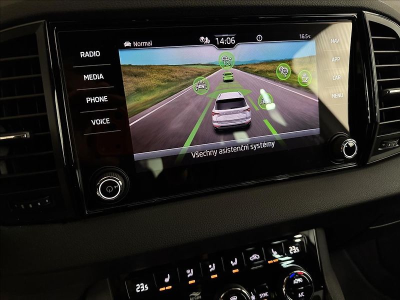 Škoda Karoq SPORTLINE 1.5TSI DSG ACC DCC - fotka 22 z 43