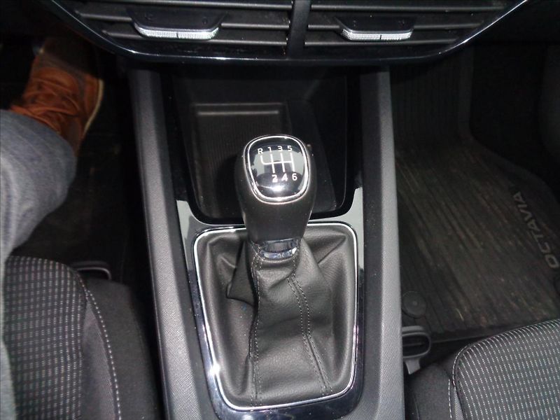 Škoda Octavia 1,5 - fotka 11 z 13