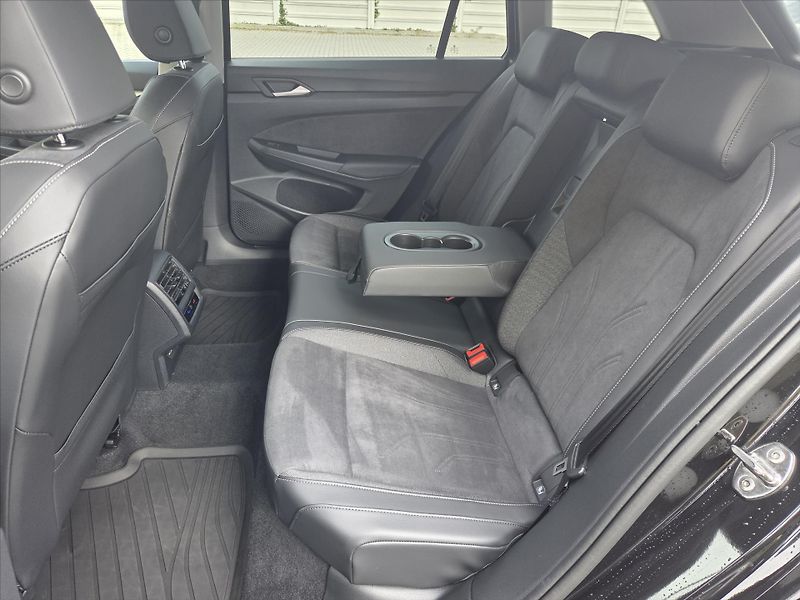Volkswagen Golf 1,5 eTSi 110kW DSG Záruka2028 - fotka 10 z 22