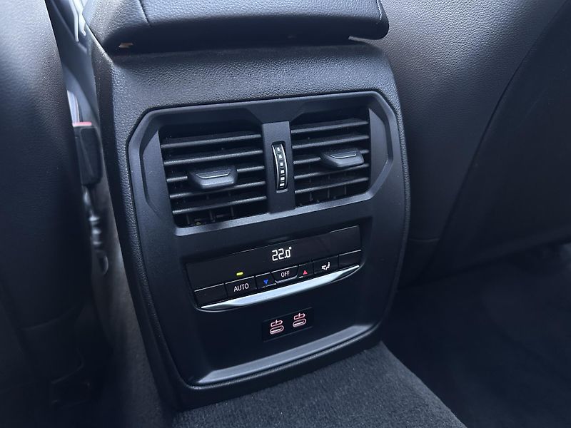 BMW Řada 3 330i M-Sport - fotka 28 z 31