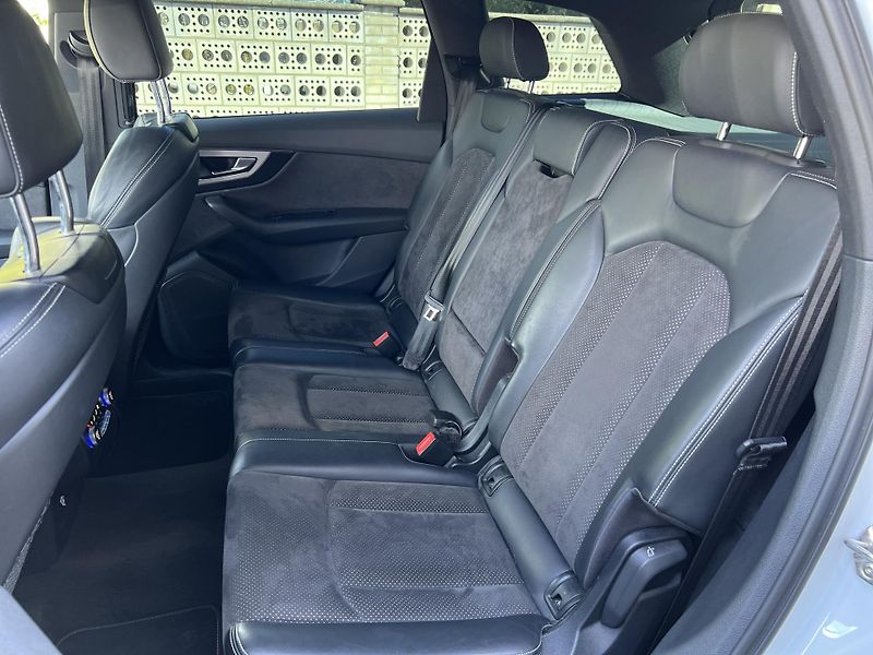 Audi Q7 3.0TDi QUATTRO S-LINE ČR DPH - fotka 26 z 43