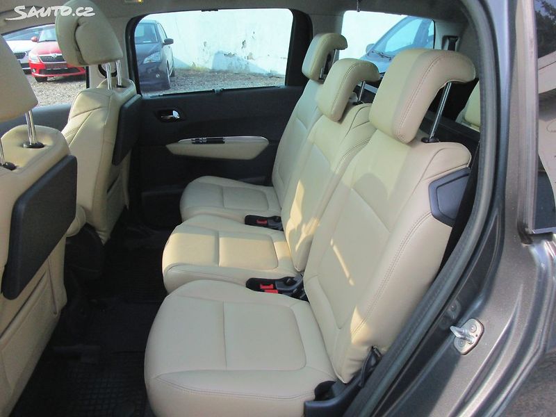 Peugeot 5008 1,6 - 115KW - NOVÁ STK - fotka 15 z 36
