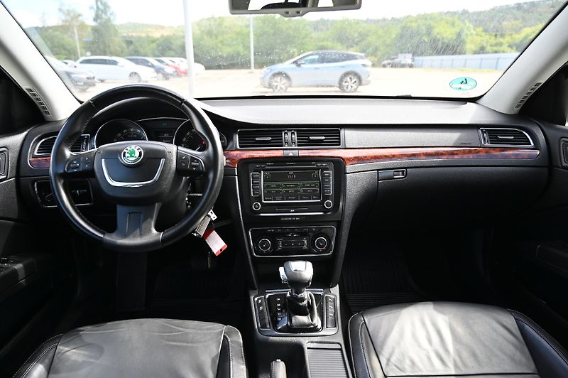 Škoda Superb 2.0TDI 125KW DSG Elegan. 12/09 - fotka 10 z 45