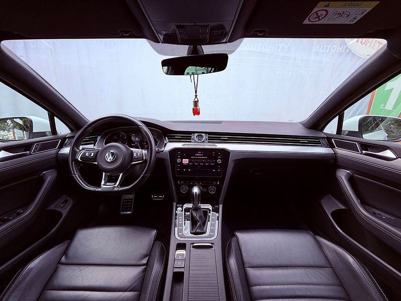 Volkswagen Passat 2.0 TDi DSG R-Line, ČR - fotka 17 z 26