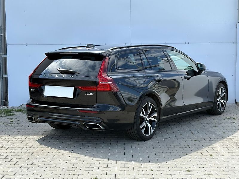Volvo V60 R-Design T6 TWIN ENGINE AWD 25 - fotka 7 z 27